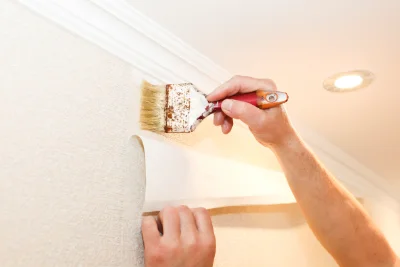 Pose de papier peint à Créchy — revêtements muraux et toiles de verre